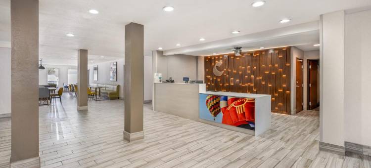 阿尔伯克基北气球嘉年华公园舒适套房酒店(Comfort Suites Albuquerque-North Journal Center)图片