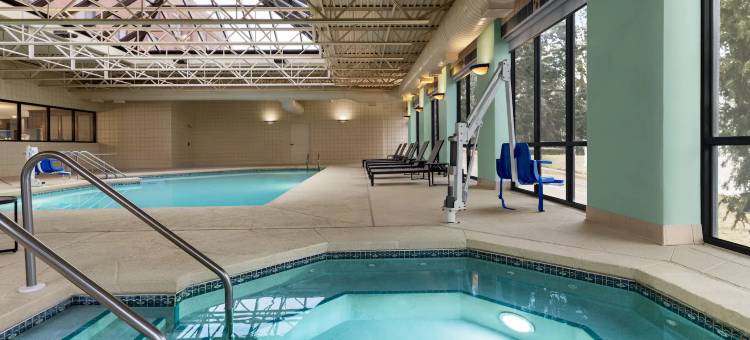 麦迪逊美国中心拉昆塔温德姆套房酒店(La Quinta Inn & Suites by Wyndham Madison American Center)图片