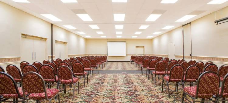 埃奇伍德华美达酒店及会议中心(Ramada by Wyndham Edgewood Hotel & Conference Center)图片