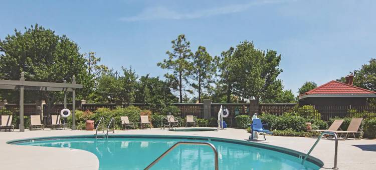 俄克拉何马城西北高速公路拉昆塔温德姆套房酒店(La Quinta Inn & Suites by Wyndham Oklahoma City - NW Expwy)图片