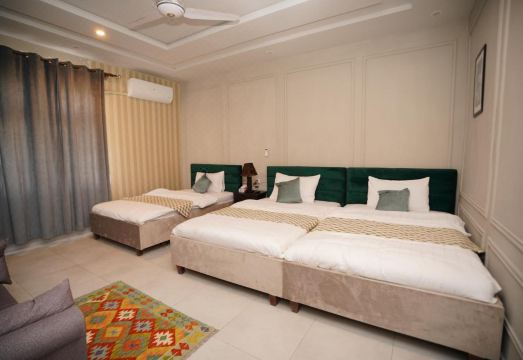 Green Orchard SkarduHotel Overview