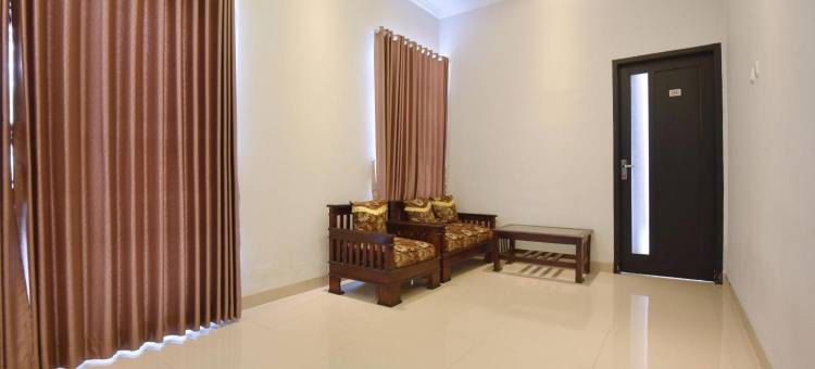 红多兹酒店近阿伦阿伦芝拉扎(RedDoorz near Alun Alun Cilacap)图片
