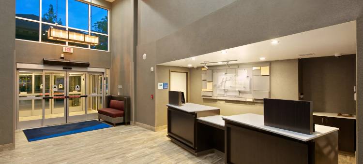 智选假日套房酒店帕索罗布尔斯的(Holiday Inn Express & Suites PASO ROBLES by IHG)图片