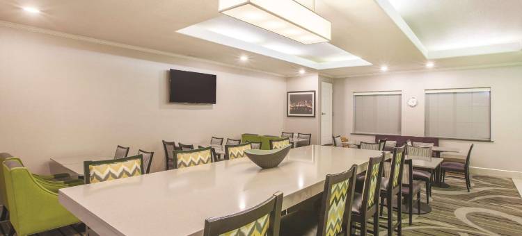 凯尔南奥斯汀拉昆塔温德姆套房酒店(La Quinta Inn & Suites by Wyndham Kyle - Austin South)图片