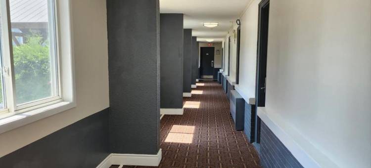 彭布罗克温德姆速 8 酒店(Super 8 by Wyndham Pembroke)图片