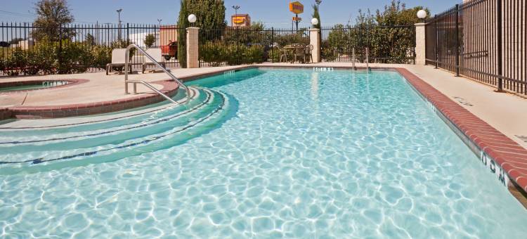 智选假日套房酒店莱克沃思净重820环(Holiday Inn Express & Suites Lake Worth NW Loop 820)图片