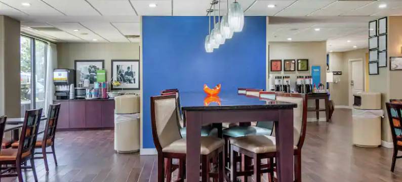 希尔顿欢朋酒店-埃德尔(Hampton Inn Adel)图片