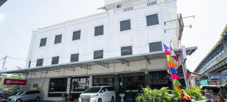 瑞德多兹加 @ 苏里亚索罗酒店(RedDoorz Plus at Hotel Surya Solo)图片