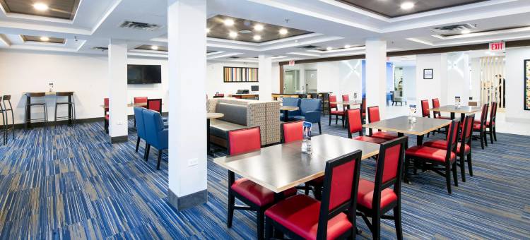 智选假日套房酒店欣顿(Holiday Inn Express & Suites HINTON by IHG)图片