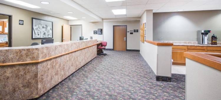 艾奥拉温德姆速8酒店(Super 8 by Wyndham Iola KS)图片