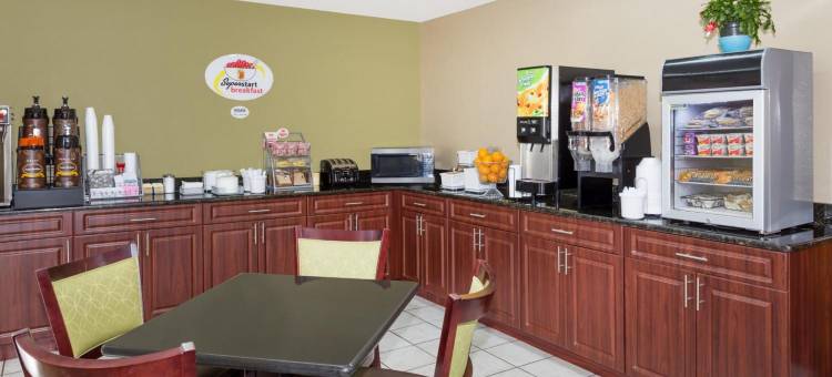 萨拉索塔速8酒店-近西耶斯特基(Super 8 by Wyndham Sarasota Near Siesta Key)图片