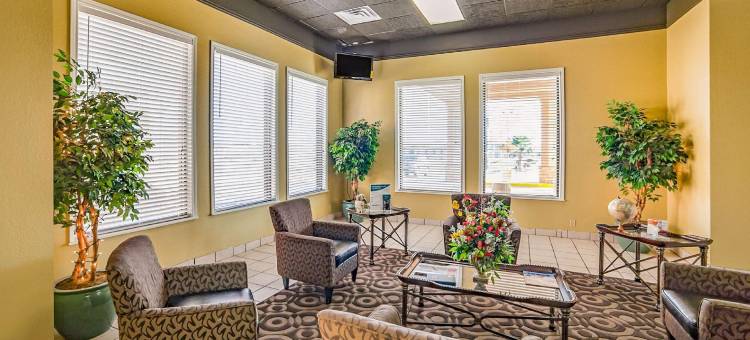 马绍尔波茵特克拉丽奥酒店(Clarion Pointe Marshall)图片