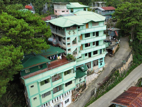 三叶草酒馆旅馆