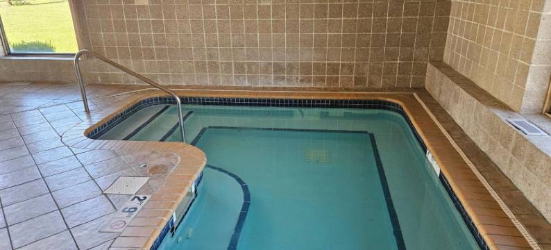 普拉特城KCI机场温德姆华美达酒店(Ramada by Wyndham Platte City KCI Airport)图片