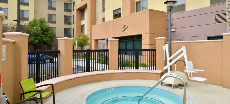 柯罗纳河畔SpringHill 酒店(SpringHill Suites Corona Riverside)图片