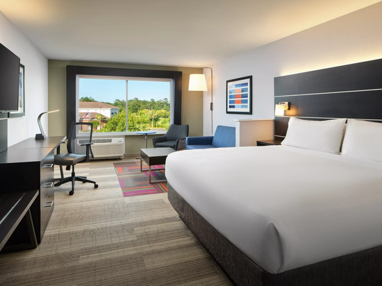 不伦瑞克智选假日套房酒店