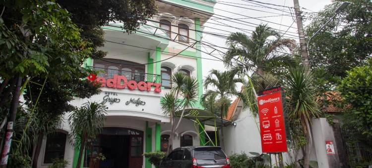 泗水红多兹酒店(RedDoorz @ Genteng Surabaya 2)图片