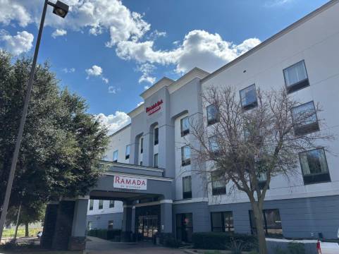 温德姆华美达酒店 伯克伯内特 / 威奇托福尔斯(Ramada by Wyndham Burkburnett / Wichita Falls)