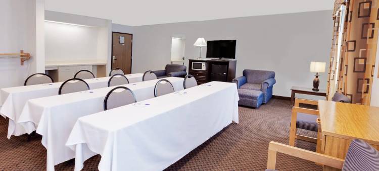 巴特里克市中心呗盟套房酒店(Baymont by Wyndham Battle Creek Downtown)图片