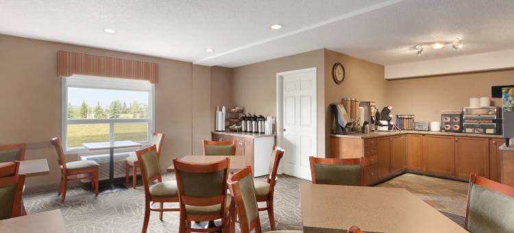 科克伦温德姆戴斯套房酒店(Days Inn & Suites by Wyndham Cochrane)图片