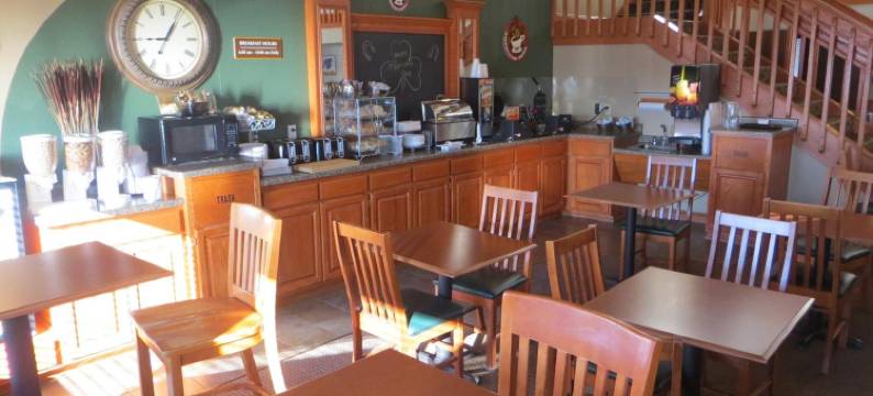 马尼托瓦克美吟温德姆酒店(AmericInn by Wyndham Manitowoc)图片