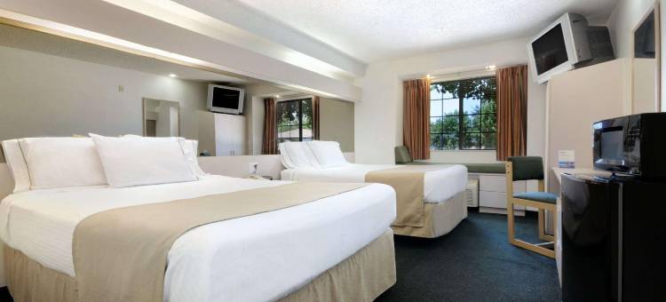 阿林顿/达拉斯地区温德姆麦客达套房酒店(Travelodge by Wyndham Arlington/Dallas Area)图片