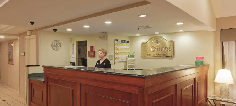沃威克普罗维登斯机场拉昆塔温德姆套房酒店(La Quinta Inn & Suites by Wyndham Warwick Providence Airport)图片