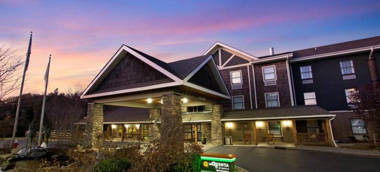 布恩大学拉昆塔温德姆套房酒店(La Quinta Inn & Suites by Wyndham Boone University)图片