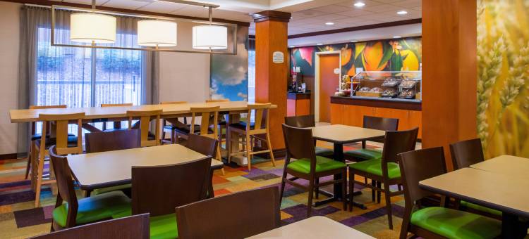 格林斯伯勒温多弗万枫套房酒店(Fairfield Inn & Suites Greensboro Wendover)图片