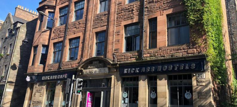 踢屁屁草市场-仅限18岁以上入住(Kick Ass Grassmarket (18+))图片