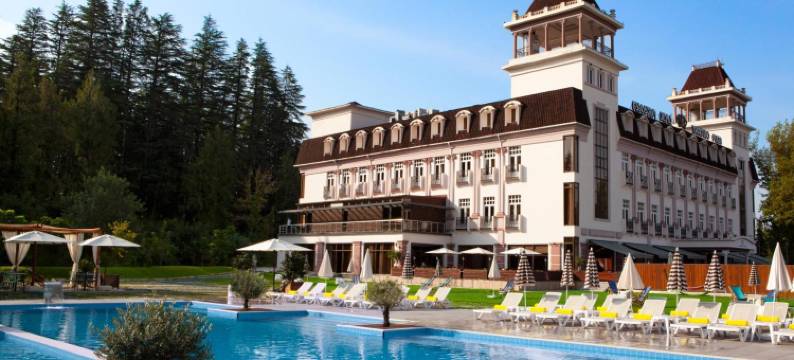 茨卡尔图博广场酒店(Tskaltubo Plaza Hotel)图片