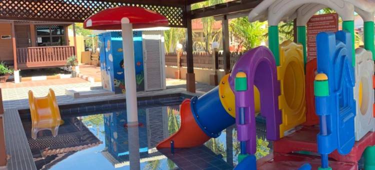 潘泰赛贝朗塔基尔德拉兹纳木屋(D'Razna Chalet Pantai Seberang Takir)图片