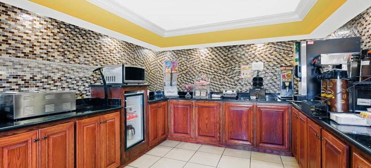 拜伦-南梅肯速8酒店(Super 8 by Wyndham Byron/South Macon)图片