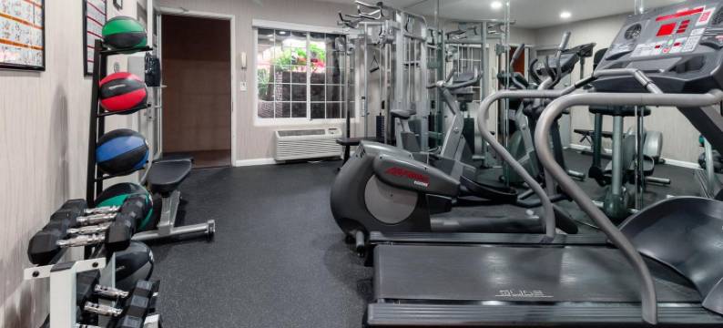 哥斯大米萨纽波特海滩温德姆华美达酒店(Ramada by Wyndham Costa Mesa/Newport Beach)图片