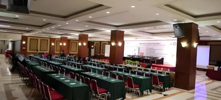 特加尔卡利塔酒店(Karlita Hotel Tegal)图片