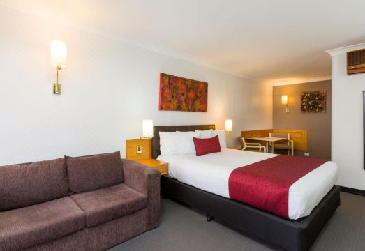 Hermitage Motor InnHotel Overview