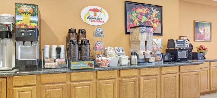 代托纳比奇速8酒店(Super 8 by Wyndham Daytona Beach)图片