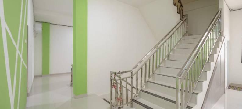 红门子Plus靠近UIN Raden Fatah Palembang(RedDoorz Plus at Grand Tara Homestay Palembang)图片