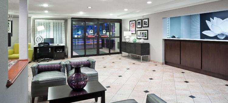 克利夫兰马其顿拉昆塔温德姆套房酒店(La Quinta Inn & Suites by Wyndham Cleveland Macedonia)图片