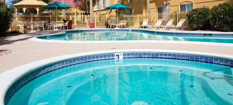 凤凰城西皮奥里亚拉昆塔温德姆套房酒店(La Quinta Inn & Suites by Wyndham Phoenix West Peoria)图片