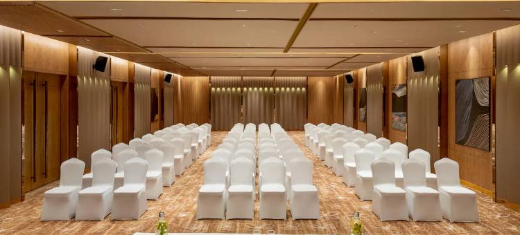 伊多尔-尼帕尼亚温德姆华美达安可酒店(Ramada Encore by Wyndham Indore Nipania)图片