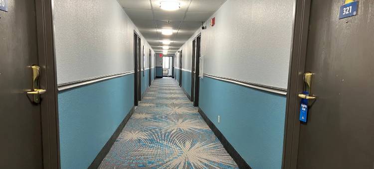 德梅因机场戴斯套房酒店(Days Inn & Suites by Wyndham des Moines Airport)图片