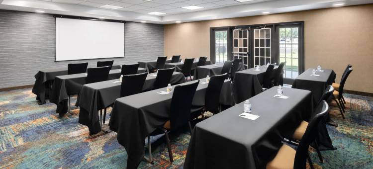 格林斯伯勒拉昆塔温德姆套房酒店(La Quinta Inn & Suites by Wyndham Greensboro NC)图片