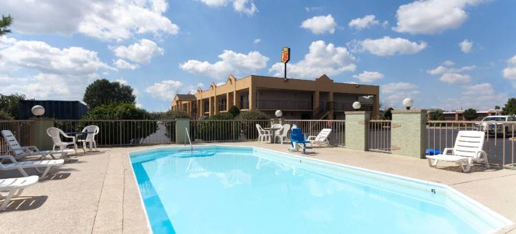 克拉克斯维尔东北速8酒店(Super 8 by Wyndham Clarksville Northeast)图片