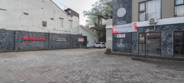RedDoorz Plus at Hotel Sofia Pangandaran图片