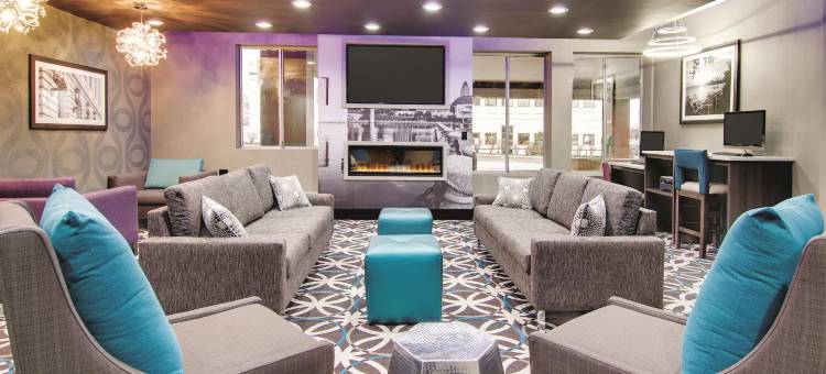 克利夫兰机场西拉昆塔温德姆套房酒店(La Quinta Inn & Suites by Wyndham Cleveland Airport West)图片