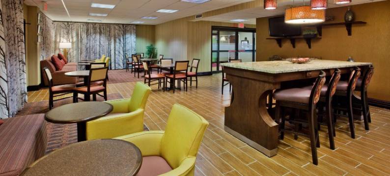 希尔顿欢朋酒店-科默斯(Hampton Inn Commerce)图片