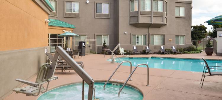 中央埃尔克格罗夫智选假日酒店及套房 - 99号公路 by IHG(Holiday Inn Express & Suites Elk Grove Central - Hwy 99)图片