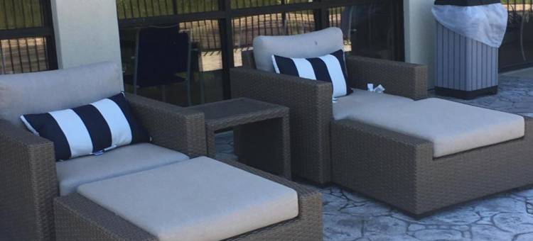 特拉弗斯城温德姆呗盟酒店(Baymont by Wyndham Traverse City)图片