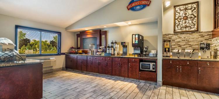 布卢明顿MSP机场呗盟套房酒店(Baymont by Wyndham Bloomington MSP Airport)图片